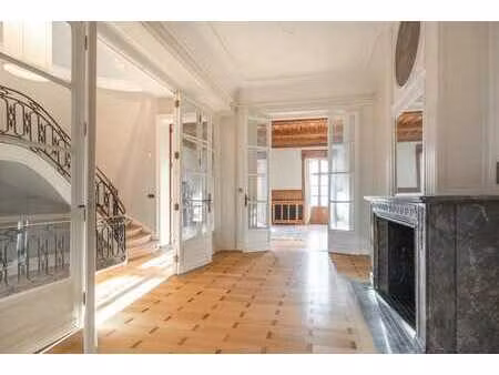 magnifique hôtel de maître à deux pas du cinquantenaire