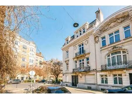 très belle maison de maître avec garage