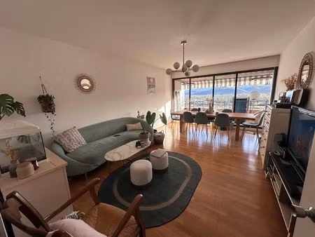 pau bd des pyrénées - joli t2 traversant avec garage et cave dans belle résidence avec gar