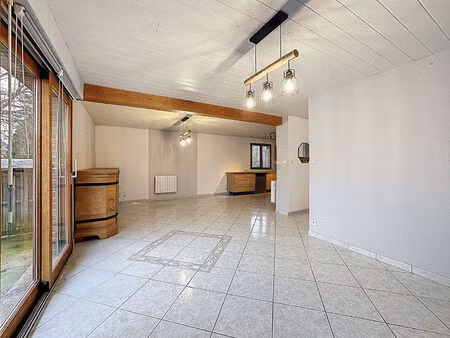 maison spacieuse à vendre avec 5 chambres et grand terrain