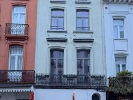 chaussée d'ixelles - magnifique commerce avec une large vitr