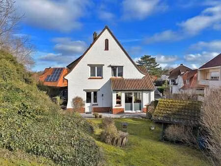 villa jumelée avec très bonne situation.