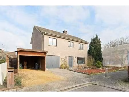 maison 4 façades dans rue en impasse stekene