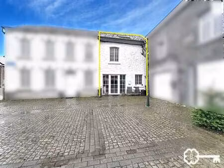 charmante petite maison en pierre (type triplex) à han/lesse