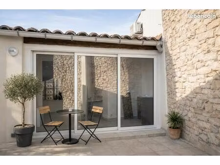 bel appartement indépendant avec terrasse et cour privative