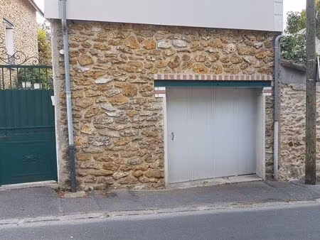 box fermé sur rue sucy en brie