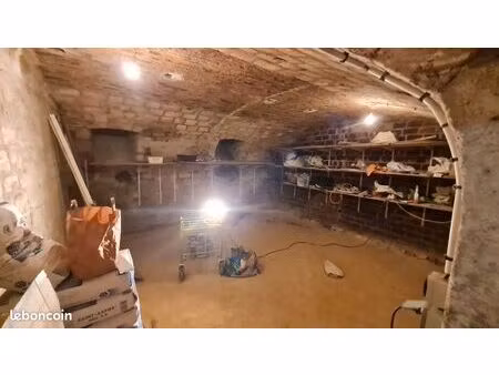 cave 25.5m2 bd voltaire république 11e