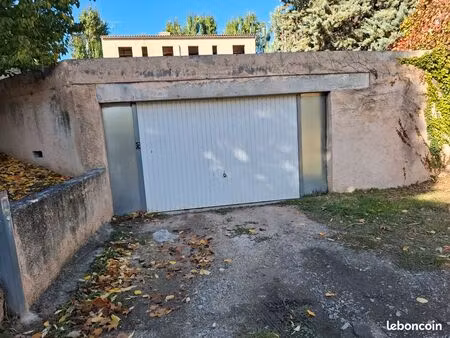 place de parking dans garage collectif fermé