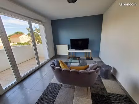 t2 meublé moderne -calme  balcon et proche sortie 8