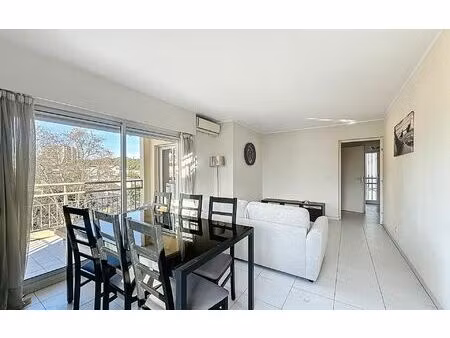 location appartement  m² t-2 à le cannet  900 €