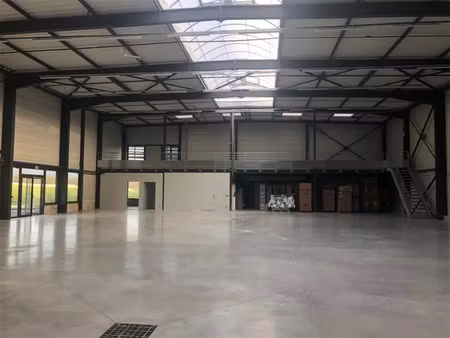 local d'activités indépendant - 905 m² - certines