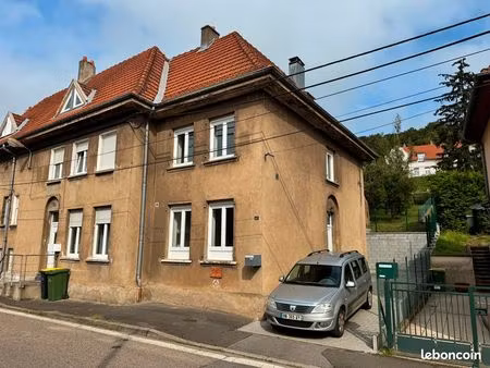 maison mitoyenne - 5 pièces - 3 chambres - un bureau - terrasse - jardin - cave