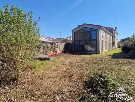 maison en pierre arcais