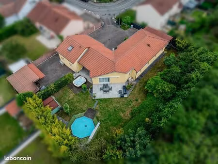 maison 8 pièces 203 m²