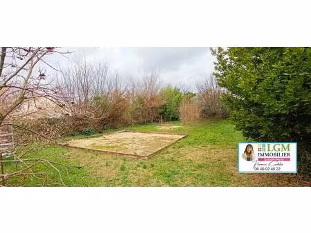 terrain constructible de 414m² plat et arboré hors lotissement  libre constructeur  non vi