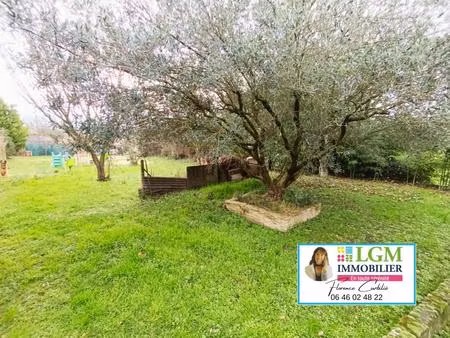 terrain constructible de 414m² plat et arboré hors lotissement  libre constructeur  non vi