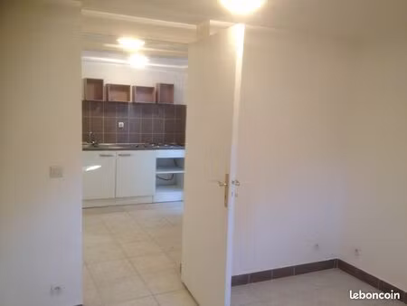 jolie petit t2 refait à neuf à orly ville