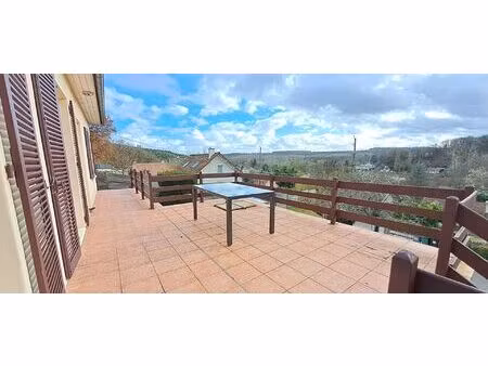 maison familiale 4 chambres bénéficiant d'une superbe vue au calme