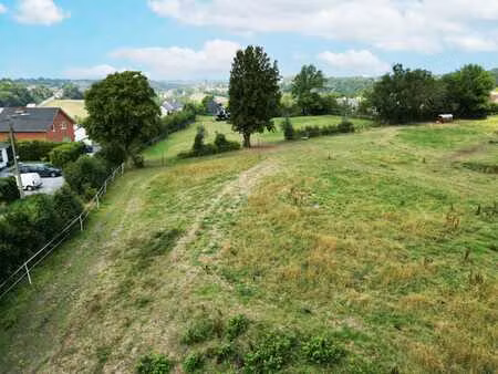 unique terrain de plus d'un hectare avec construction pour c