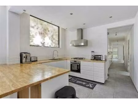 maison avec un espace généreux et un grand potentiel