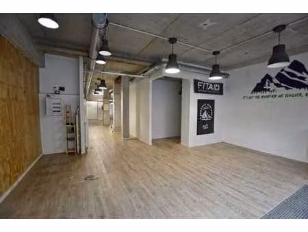 av. louise - superbe rez commercial dans immeuble neuf