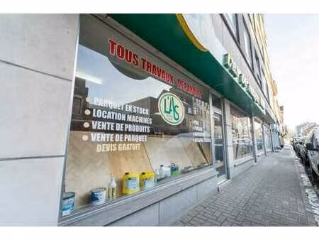 commerce + possibilité petit parking