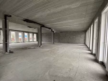 espace de vente de 360 m² avec une excellente visibilité ...