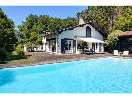 for sale ascain ascain - a spacious villa with a swimming pool with id 3682362387