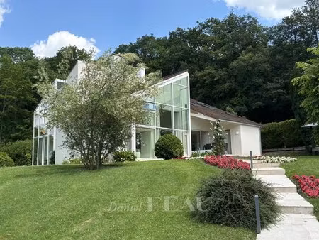 crespieres – an architect-designed property in extensive gardens with a swimming pool with