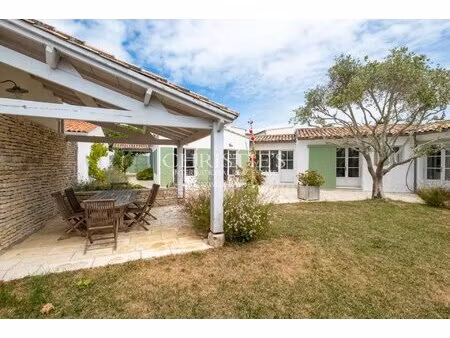 family home in the village of la couarde with id 3586113950