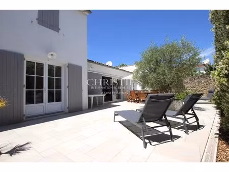 les portes en ré - character house in the heart of a village with id 3584937160