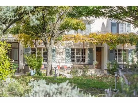 isle-sur-la-sorgue – restored 19th-century mas with guest houses  15 minutes from the town