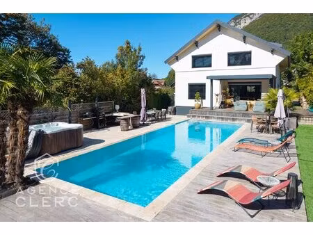 menthon-saint-bernard  exceptional property between village and lake with id 3286344750