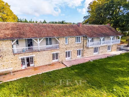 near montfort l’amaury – a property set in 3 hectares with id 2886217395