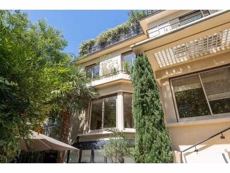 neuilly-sur-seine – a stunning mid-1920’s private mansion. with id 28839757