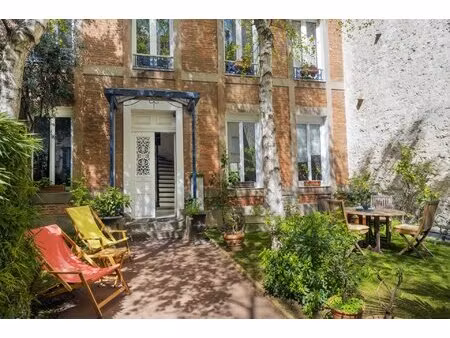 paris 7th district – a superb town house with a garden with id 286838047