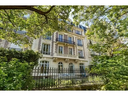 paris 8th district – a sumptuous private mansion in a unique location with id 2886093038