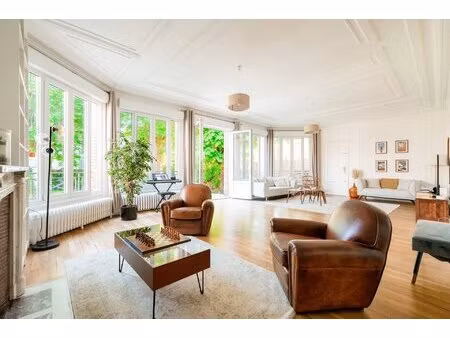 saint-cloud - an elegant family home with id 2885858598