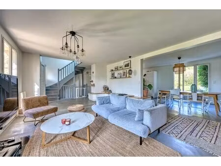 saint-cloud - an ideal family home with id 2885641655