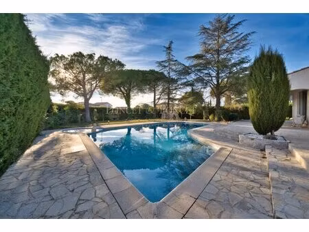 architect-designed villa on a 1 900 m² plot with id 3486479405