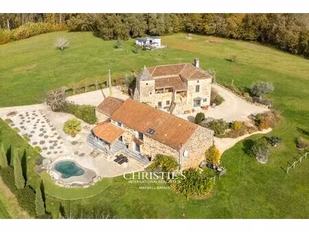 exceptional property and stables between lot and dordogne with id 3586662561