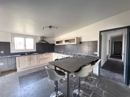 maison à vendre de plain-pied 94m² sur une parcelles de 13 300 m² proche centre ville de f