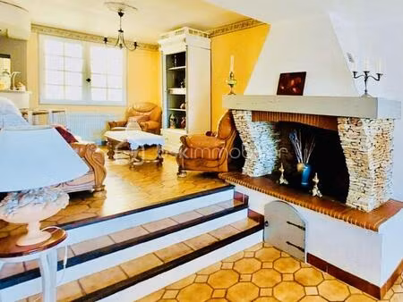 maison avec vue superbe  grand sous-sol et vaste terrain