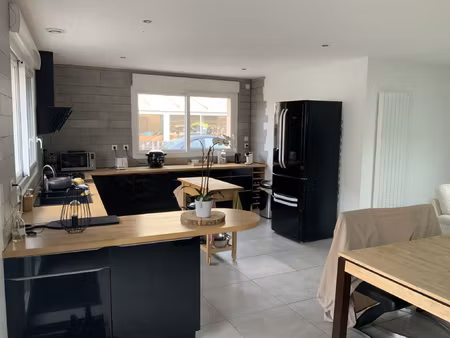 à saint-michel-mont-mercure  maison avec 4 chambres à louer