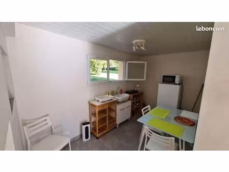 studio avec chambre séparée et salle de bains wc indépendant