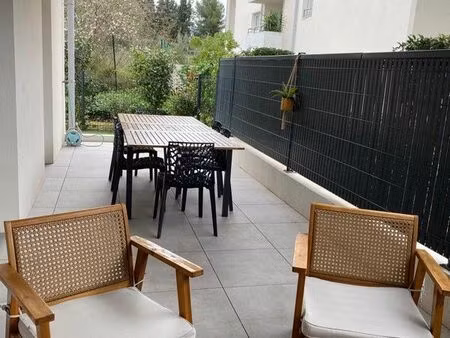 t2 meublé la ciotat 44m2 avec terrasse et jardin