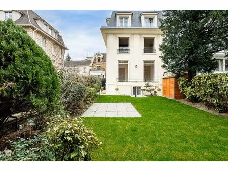 neuilly-sur-seine - a superb private mansion with a garden with id 2885956064