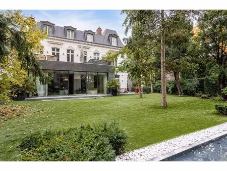 paris 16th district – a sumptuous private mansion with a garden with id 287306023