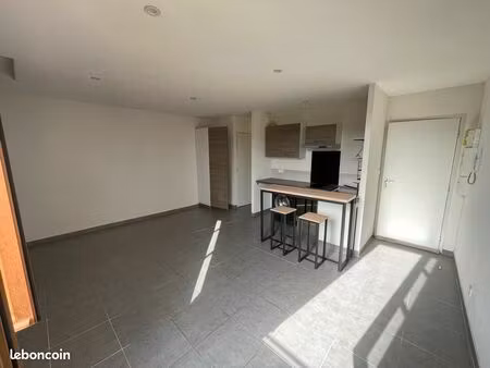 pamiers loue t3 avec terrasse