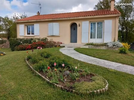 maison 3 chambres. grande terrasse. grand garage